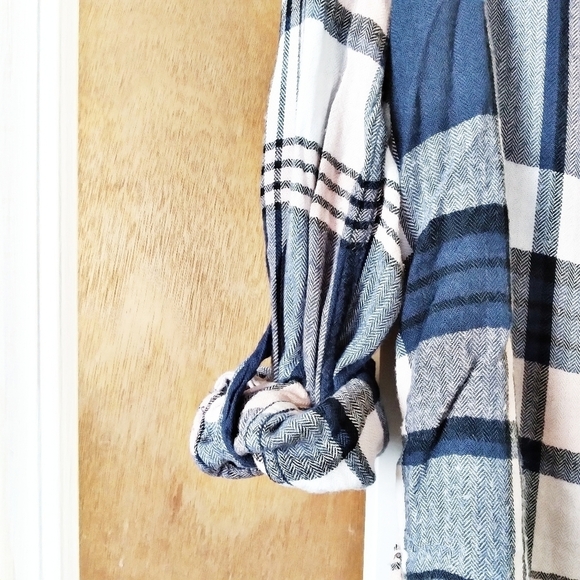 Romeo + Juliet Couture Plaid Button Down Shirt - Picture 3 of 8